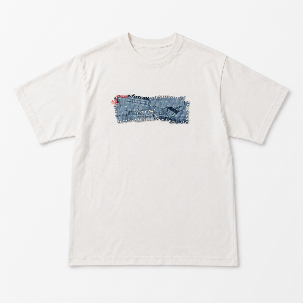Sashiko Tee — White — 物撮り 正面 — 生成画像