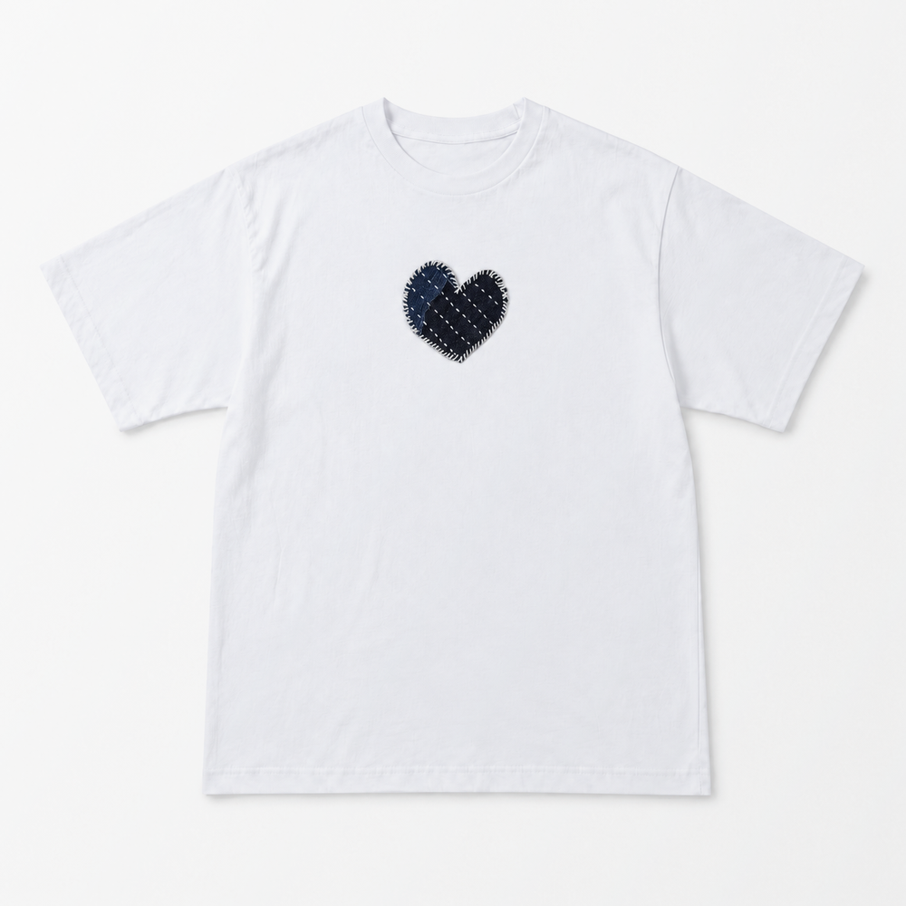 Sashiko Patch Tee — White — 物撮り 正面 — 生成画像